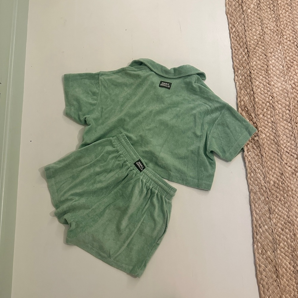 Daily Drills Verde Terry Polo and Shorts Set - Picture 3 of 4